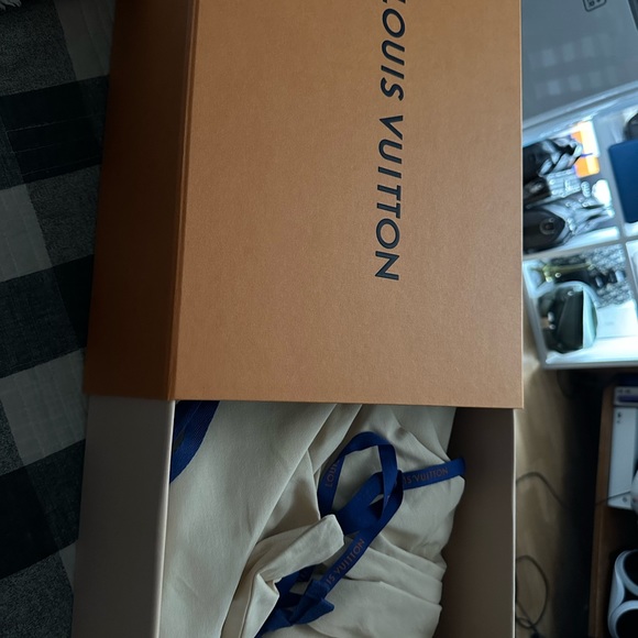 NWT Louis Vuitton Trainers Blue Embossed Monogram - Picture 9 of 10